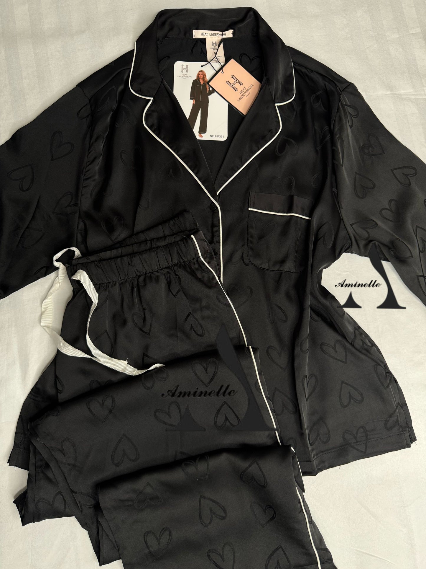 Pyjama manche longue boutonné en satin "H"