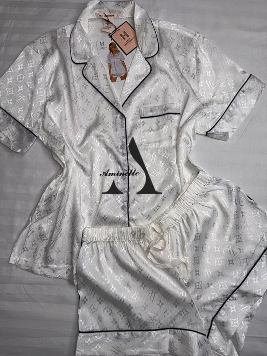 Pyjama short boutonné en satin "H"